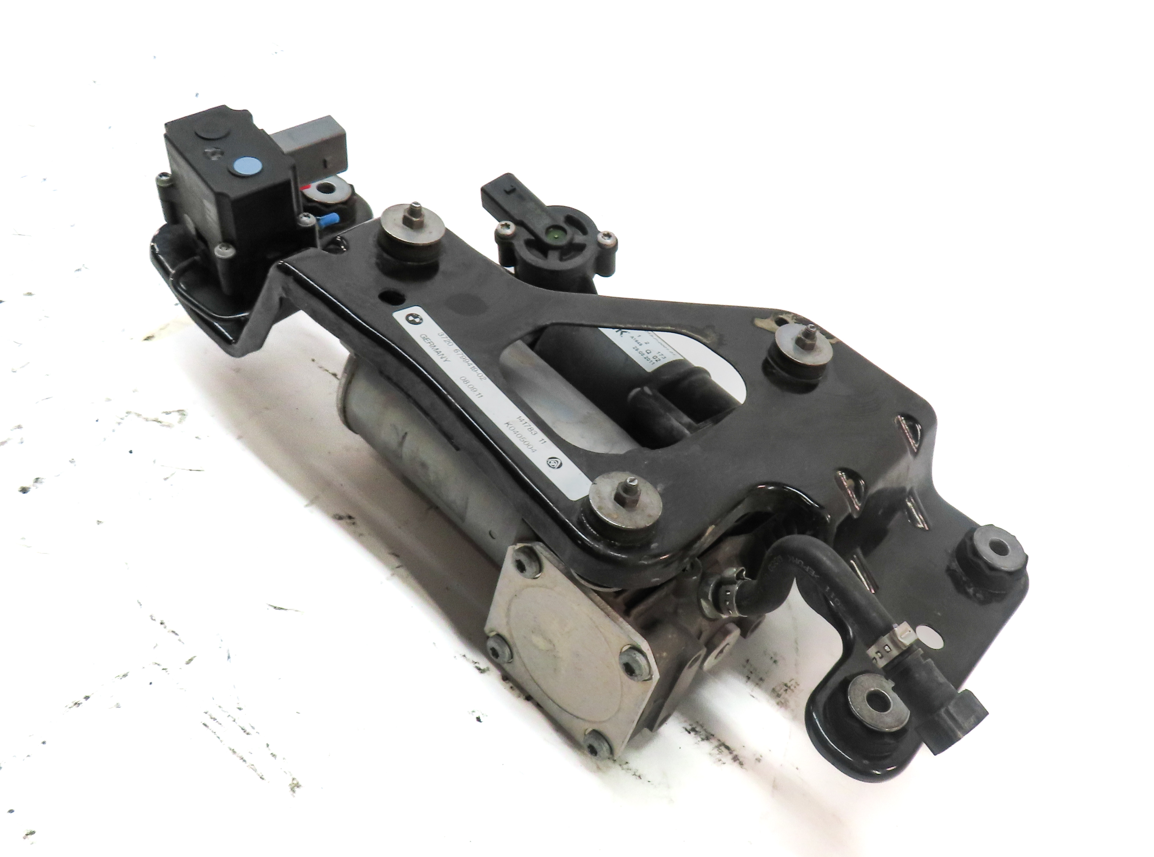 07-14 BMW X5 X5M X6 X6M (E70 E71 E72) AIR SUSPENSION COMPRESSOR PUMP MOTOR (AMK) — exact item pictured